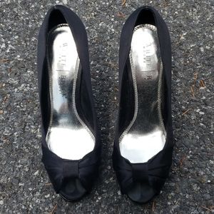 White house black market black heels